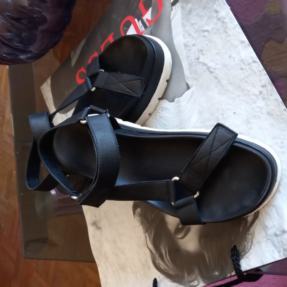 J slides 8.5🥰